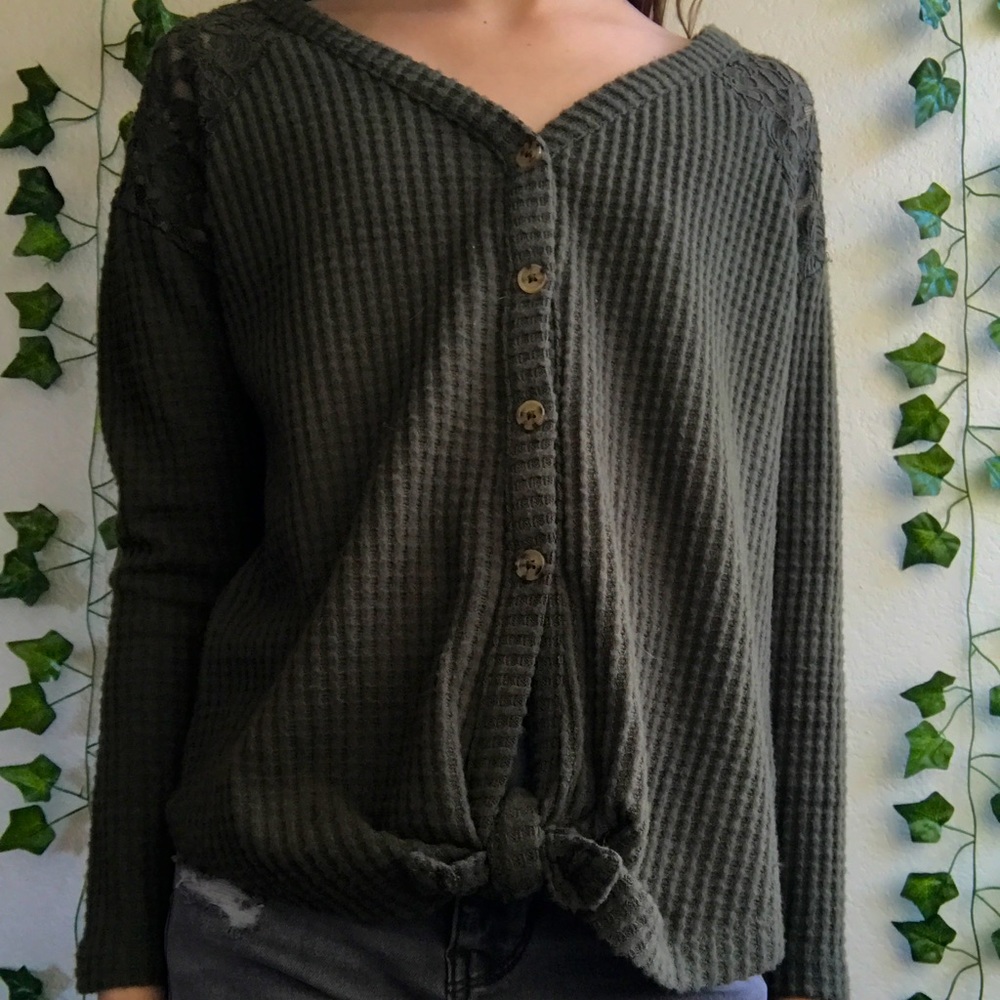 Long sleeve green laced top